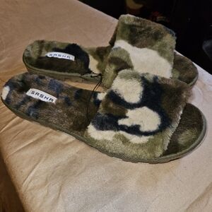 Sasha Fluffy Faux Fur Camo Slip-on Sandal Slippers Size 11, lug sole